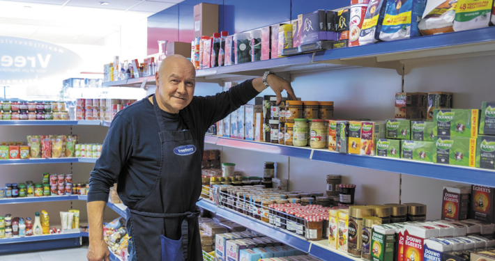 De winkel: zelf boodschappen doen of laten bezorgen.